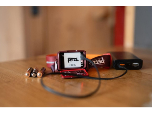 PETZL - Čelovka Tikka Core 2025 hnědá