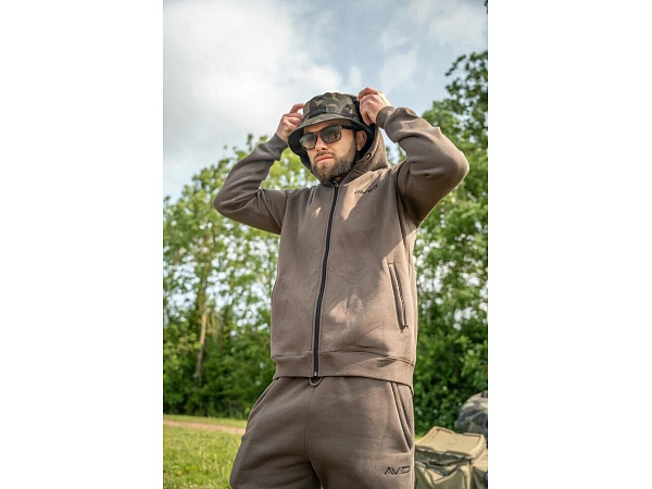 AVID CARP - Mikina Compound Zip Hoodie Brown