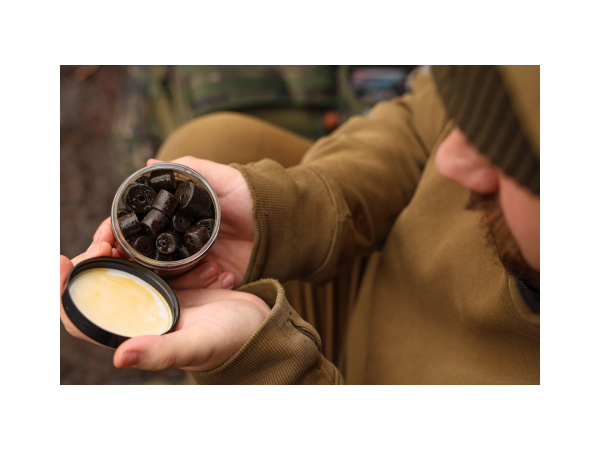 Nikl Black halibut pelety v dipu Calanus & Krill 15+20mm, 250ml