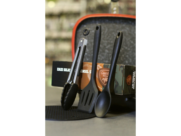 Giants fishing Sada silikonového náčiní s podložkou Eazi Utensil Set