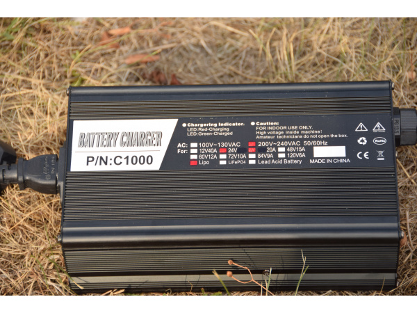 Lithiová baterie M-CELL 24V 100Ah + 20A nabíječka