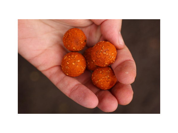 Nikl Rozpustné Criticals boilie Chilli & Peach 250ml