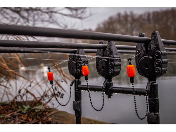 FOX - Swinger řetízkový Black label dinky bobbin 