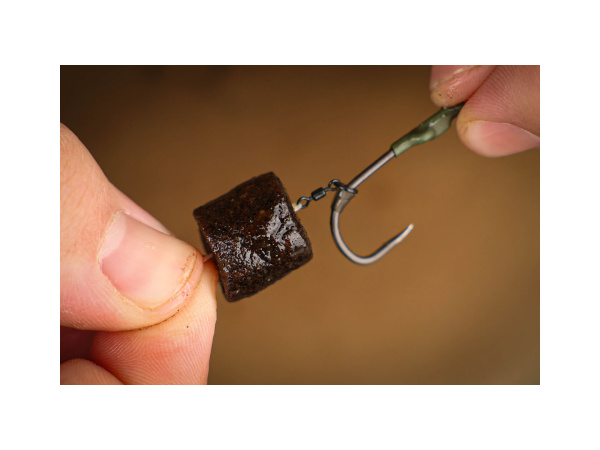 Nikl Black halibut pelety v dipu Calanus & Krill 15+20mm, 250ml