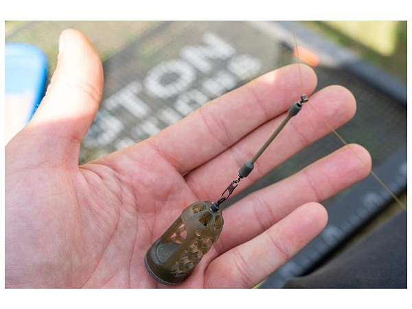 PRESTON INNOVATIONS - Závěska Feeder Links Stiff 2ks, Long 80mm