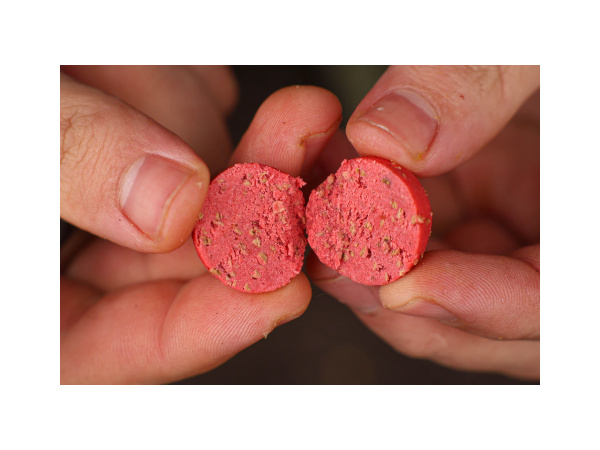 Nikl Rozpustné Criticals boilie Strawberry 250ml