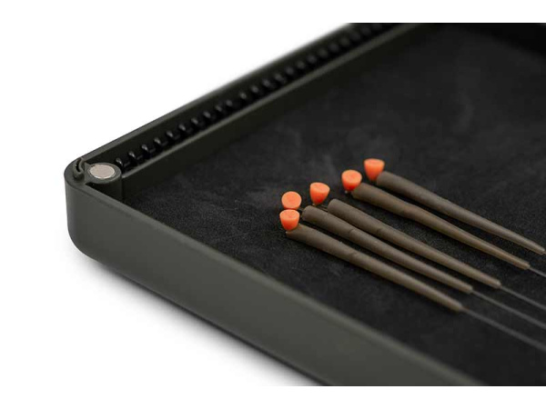 Fox pouzdro na návazce Edges Large rig box inc 50 pins