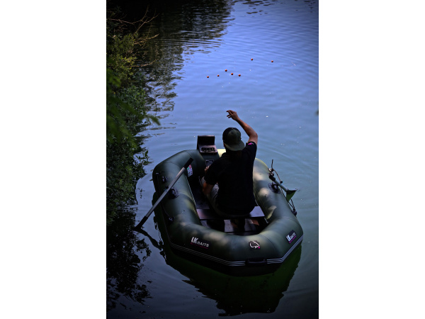 LK Baits člun Top Khaki Sonar 220 - lamelová podlaha