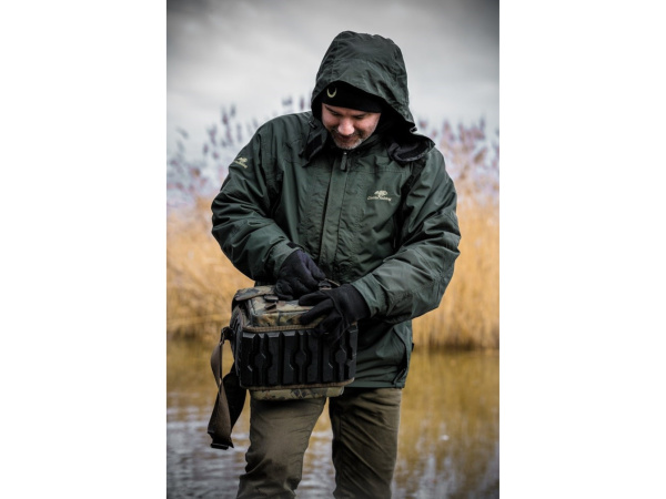 Giants fishing Akční set - Vláčecí taška Spinning Bag Gaube + Pouzdro na doklady License Wallet