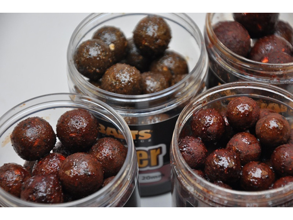 Mikbaits - Boilie v dipu Gangster 24mm 250ml