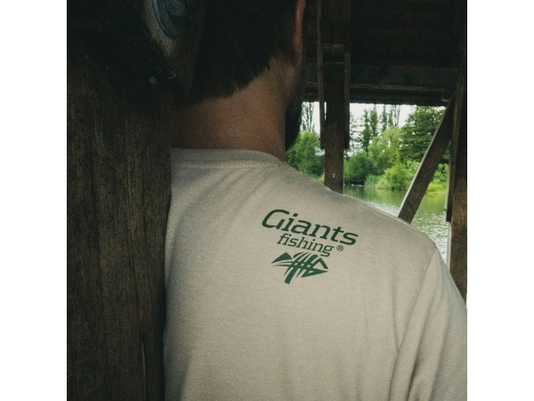 Giants fishing Tričko pánské béžové Rybář s kaprem