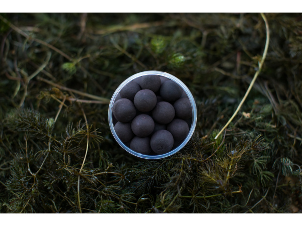 LK Baits - Pop Up Boilies Lukas Krasa Black Protein 18mm 200ml - VÝPRODEJ