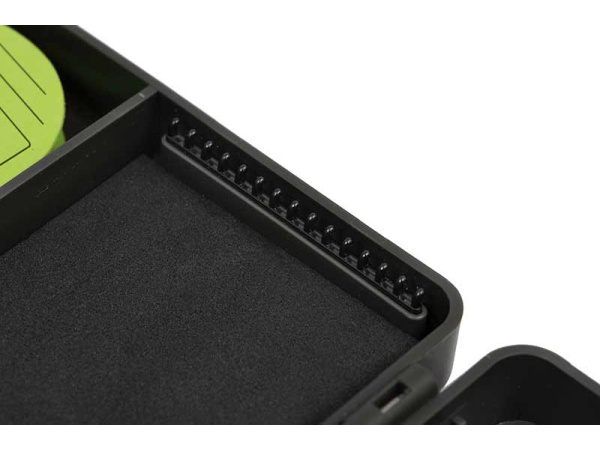 Edges Large rig and disc box inc 50 pins / 7 discs